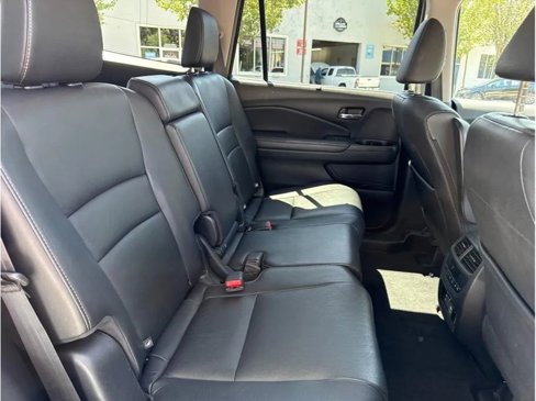 Used 2017 Honda Pilot Touring image 9