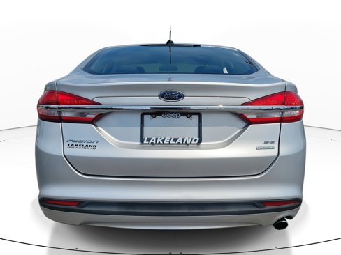 Used 2018 Ford Fusion SE image 5