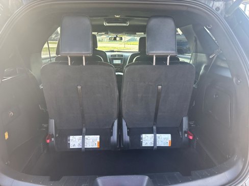 Used 2018 Ford Explorer XLT w/ Equipment Group 202A image 6