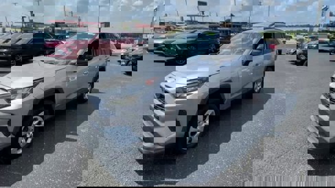 Used 2021 Toyota RAV4 LE image 5