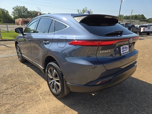 Used 2023 Toyota Venza LE image 3