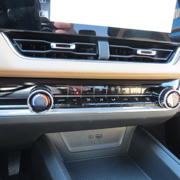 Used 2025 Chevrolet Equinox ACTIV w/ Safety and Technology Package image 21