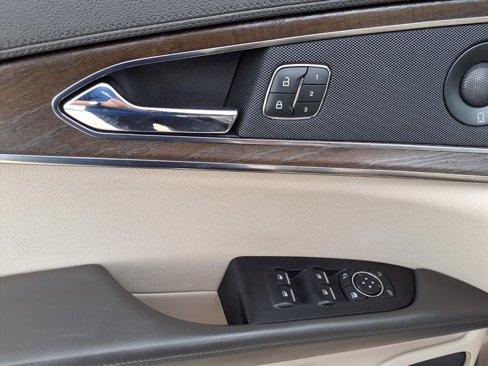 Used 2019 Lincoln Nautilus Reserve image 17