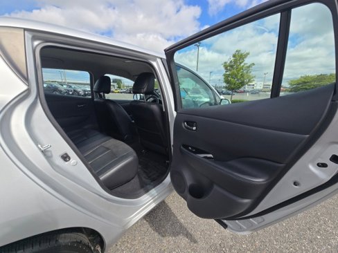 Used 2013 Nissan Leaf SL w/ Premium Pkg image 13