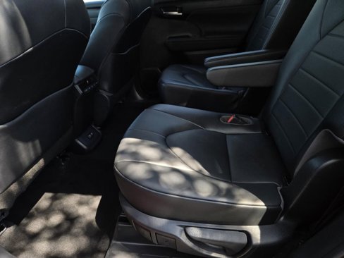 Used 2021 Toyota Highlander XLE image 14