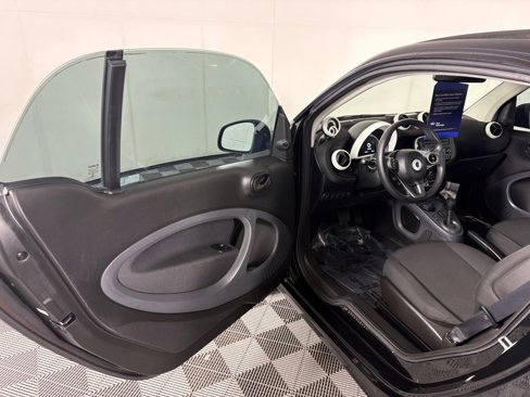 Used 2018 smart fortwo electric drive image 12
