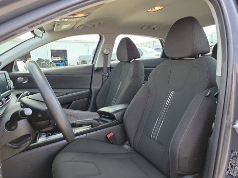 Used 2023 Hyundai Elantra SEL image 11