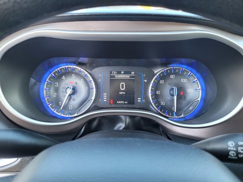 Used 2020 Chrysler Voyager L image 17