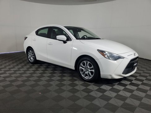Used 2017 Toyota Yaris iA image 2