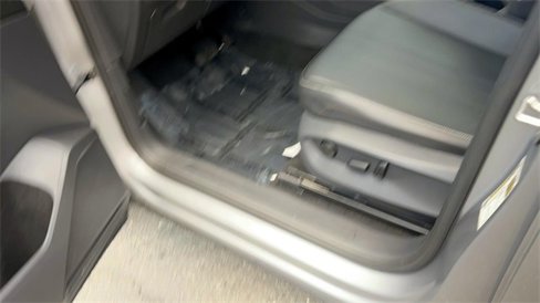 Used 2022 Volkswagen Tiguan SE image 16