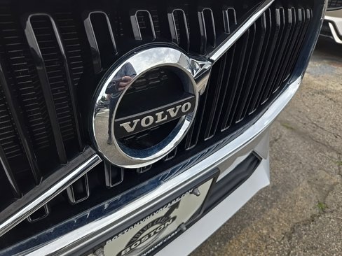 Used 2020 Volvo XC60 T5 Momentum w/ Protection Package Premier image 6