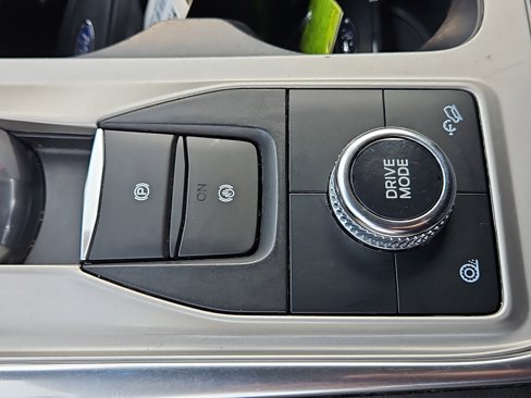Certified 2022 Ford Explorer XLT w/ Equipment Group 202A image 43