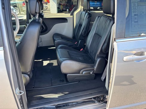 Used 2018 Dodge Grand Caravan SXT image 16
