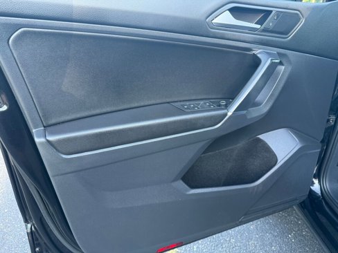 Used 2020 Volkswagen Tiguan SE R-Line w/ 3rd Row Seat Package image 9