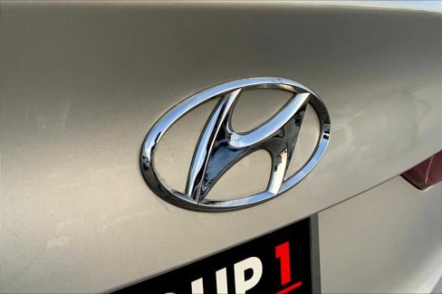 Used 2018 Hyundai Elantra SE image 9