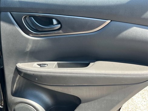 Used 2021 Nissan Rogue Sport S image 16