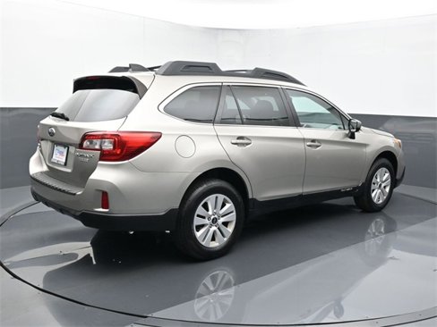 Used 2017 Subaru Outback 2.5i Premium image 5