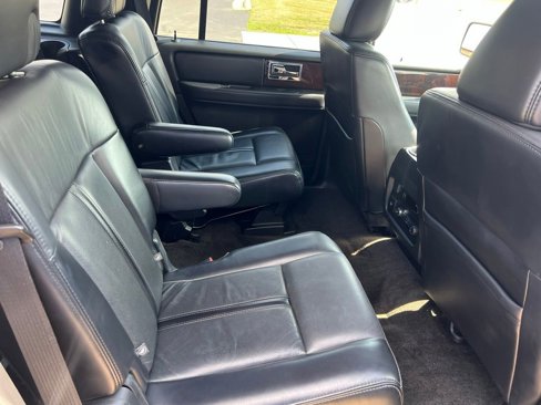 Used 2017 Lincoln Navigator Select image 18