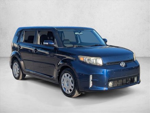 Used 2015 Scion xB image 3