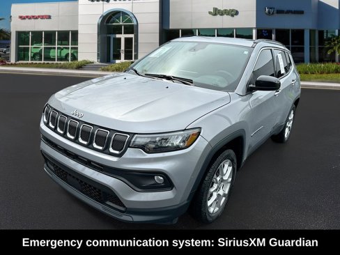 Used 2022 Jeep Compass Latitude image 3
