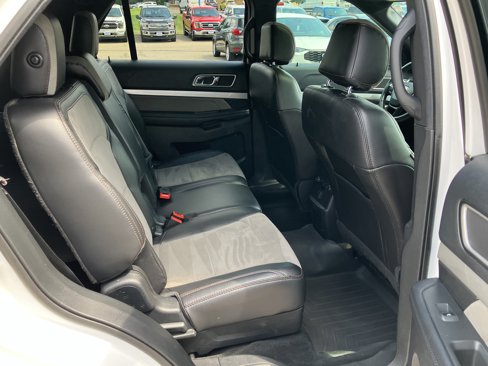 Used 2017 Ford Explorer XLT w/ Equipment Group 202A image 16