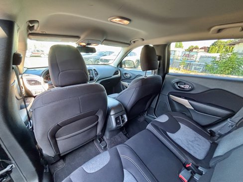 Used 2018 Jeep Cherokee Latitude image 17