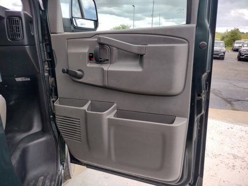 Used 2016 Chevrolet Express 2500 image 21