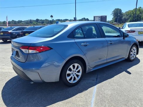 Used 2024 Toyota Corolla LE image 3