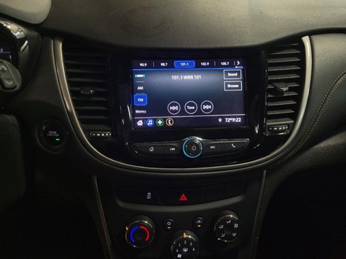 Used 2020 Chevrolet Trax LT w/ LT Convenience Package image 25