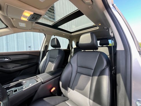 Used 2023 Nissan Rogue SV w/ SV Premium B Package image 10