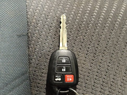 Used 2016 Toyota Camry LE image 32