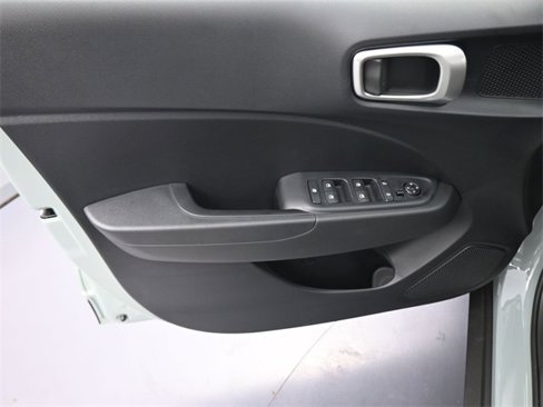 New 2025 Hyundai Venue SE image 10