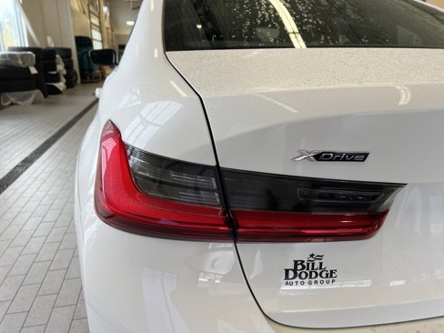 Used 2021 BMW 330i xDrive Sedan w/ Convenience Package image 11