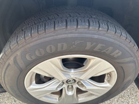 Used 2019 Toyota RAV4 XLE image 4