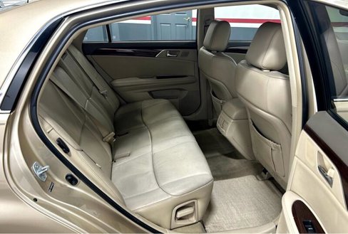 Used 2010 Toyota Avalon image 9