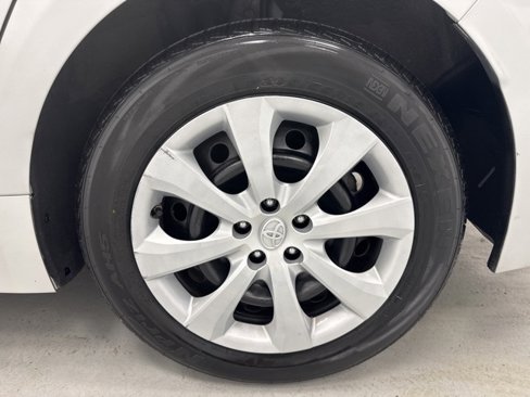 Used 2022 Toyota Corolla LE image 29