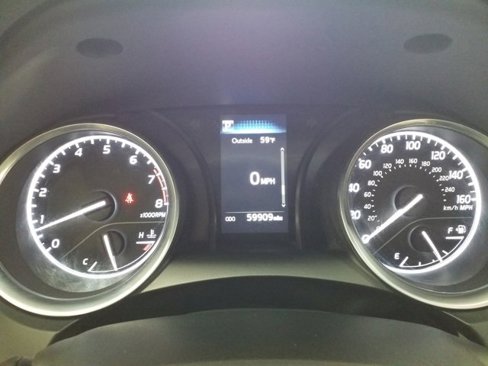 Used 2018 Toyota Camry LE image 10