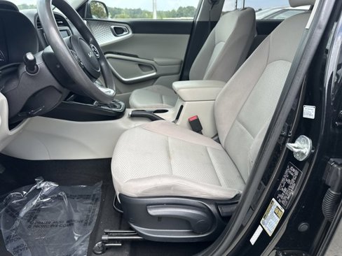 Used 2022 Kia Soul LX image 10