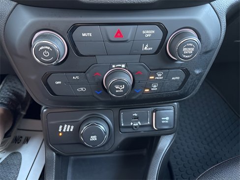 Used 2022 Jeep Renegade Latitude w/ Convenience Group image 15
