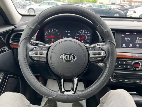 Used 2017 Kia Cadenza Premium image 11