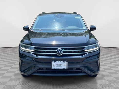 Used 2022 Volkswagen Tiguan SE image 2