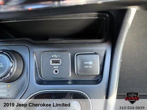 Used 2019 Jeep Cherokee Limited w/ Technology Group image 12