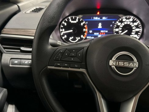 Used 2025 Nissan Altima 2.5 SV image 10