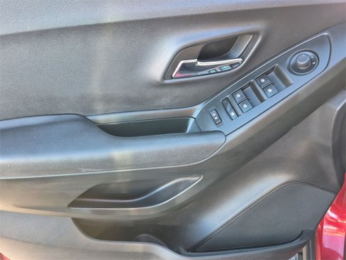 Used 2018 Chevrolet Trax LT w/ LT Convenience Package image 20