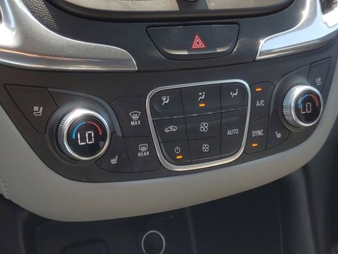 Used 2018 Chevrolet Equinox Premier image 24