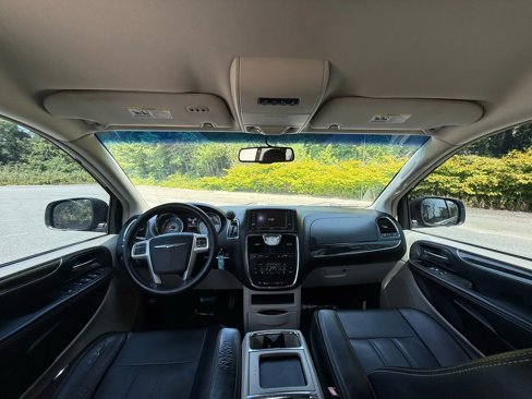 Used 2015 Chrysler Town & Country Touring w/ Driver Convenience Group image 22