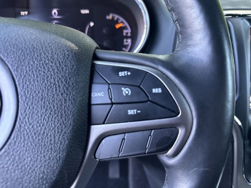 Used 2018 Jeep Grand Cherokee Altitude image 11