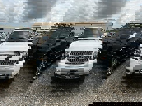 Used 2010 Chevrolet Avalanche LT w/ Luxury Package image 3