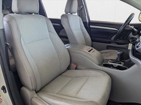 Used 2018 Toyota Highlander Plus image 22