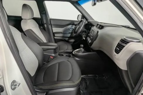 Used 2023 Kia Soul LX image 9